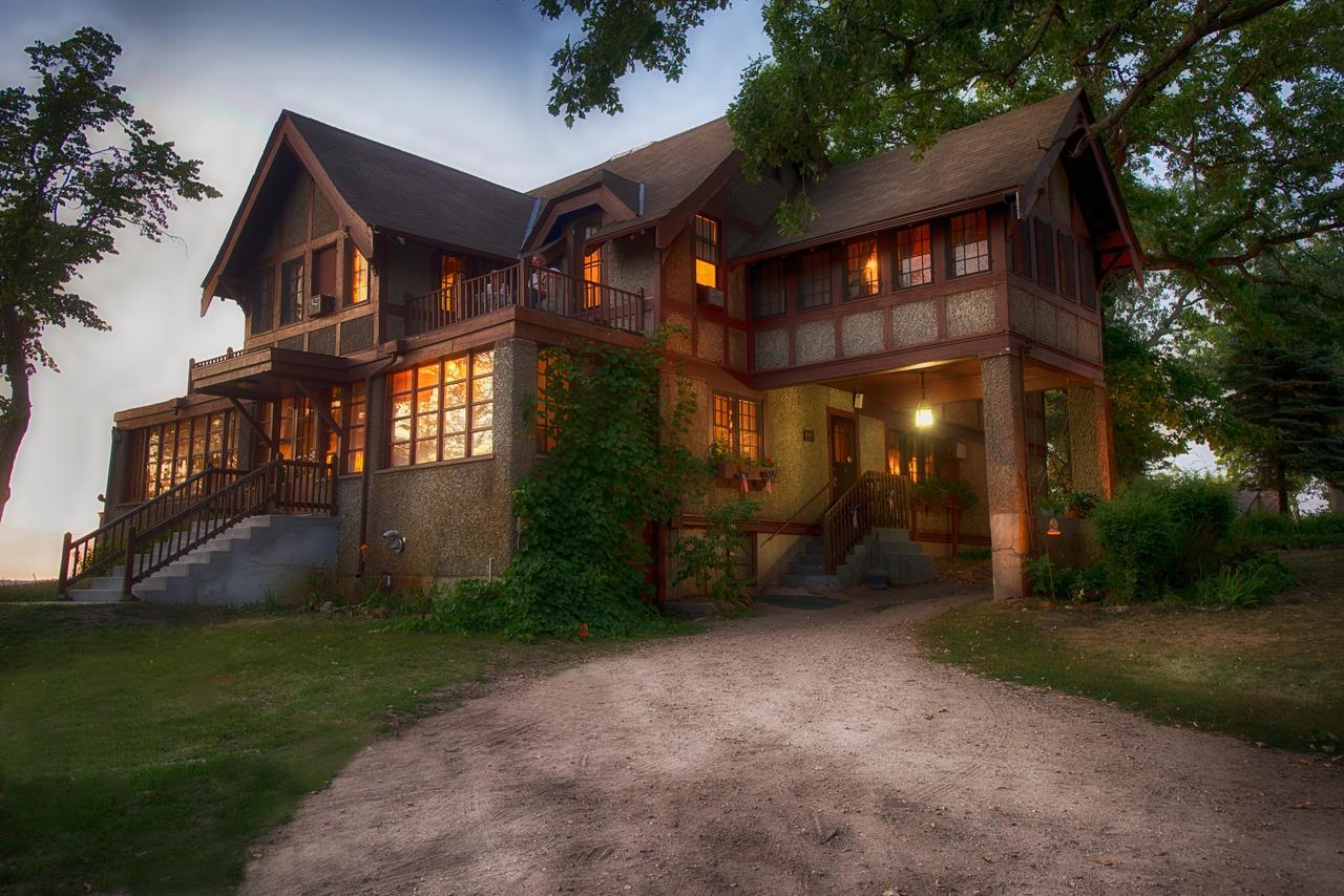 Spicer Castle Inn Exterior photo