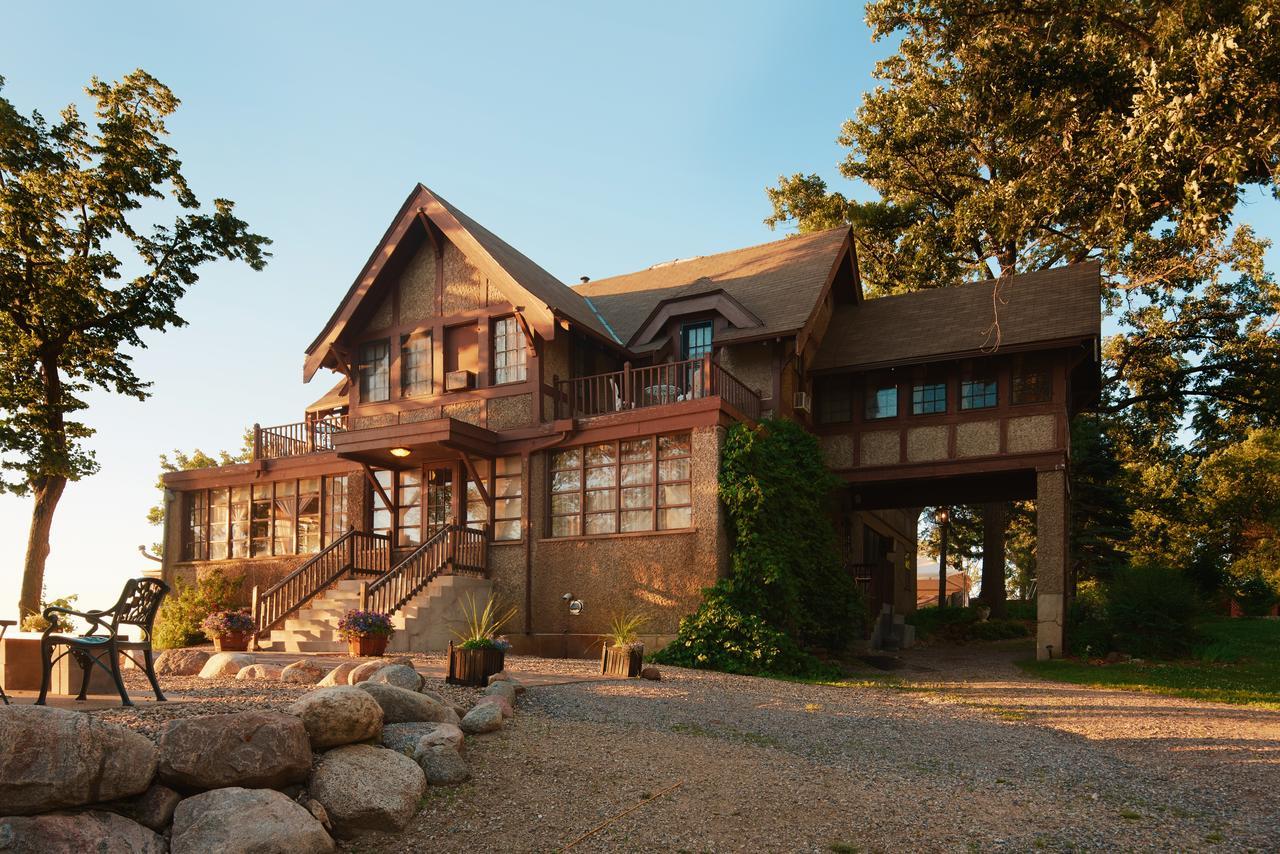 Spicer Castle Inn Exterior photo