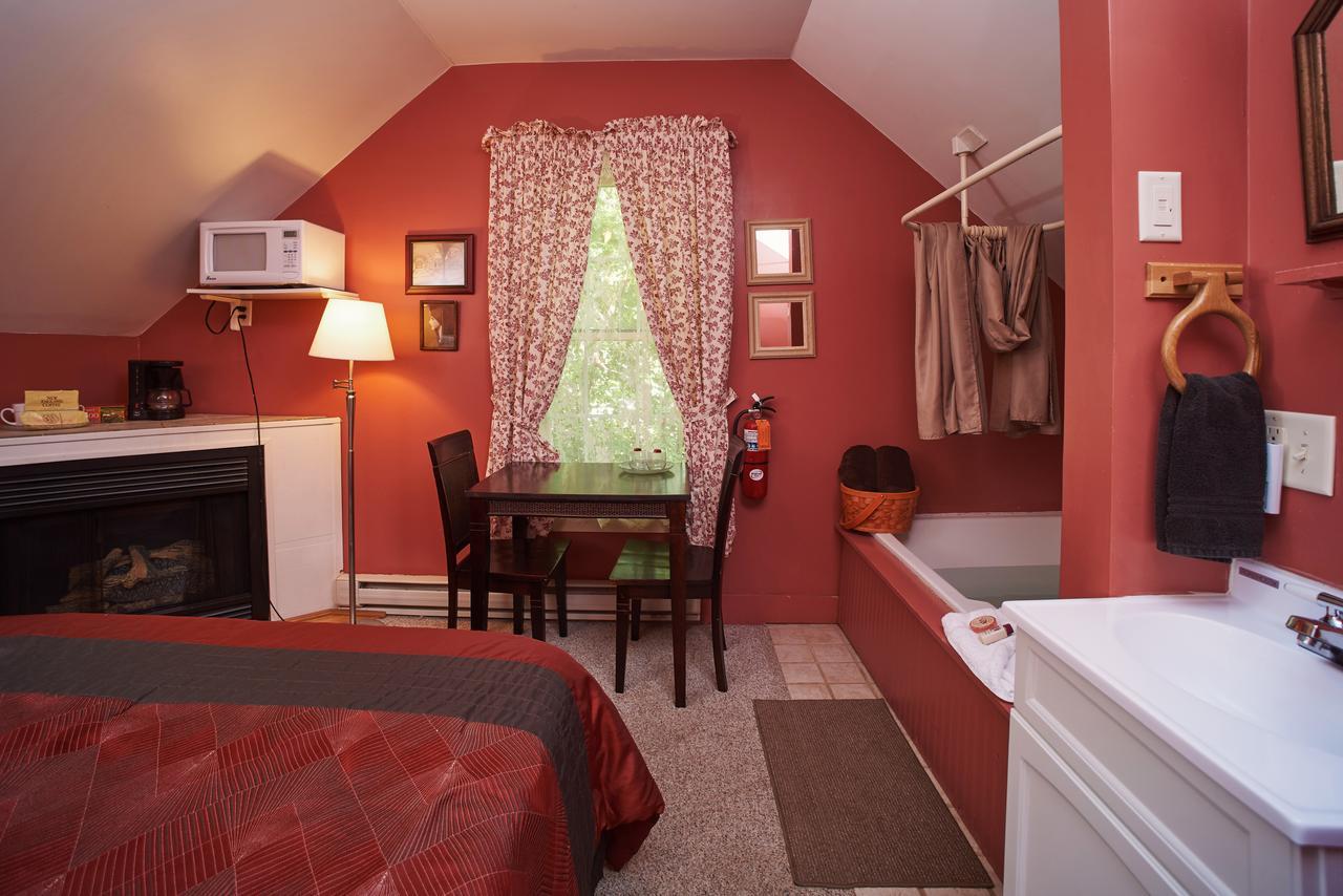 Spicer Castle Inn Exterior photo